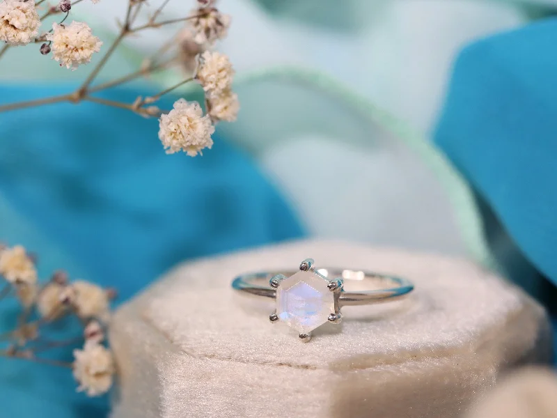 Romantic Heart-Shaped Jewelry For Special Gifts 6mm Hexagon Moonstone Ring