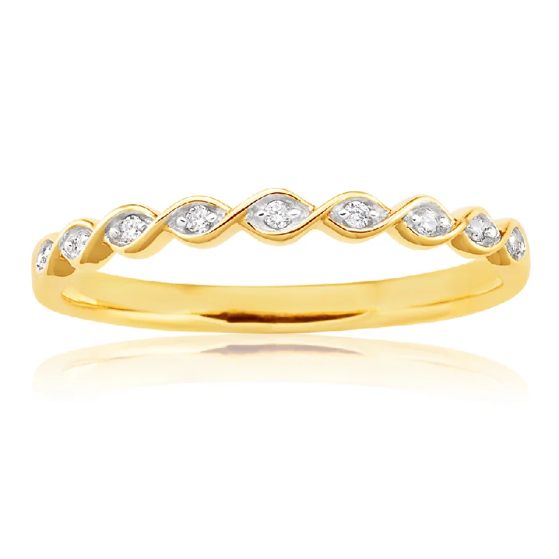 Get Ready To Sparkle – Special Jewelry Discounts 9ct Yellow Gold Diamond Ring with 9 Brilliant Diamonds
