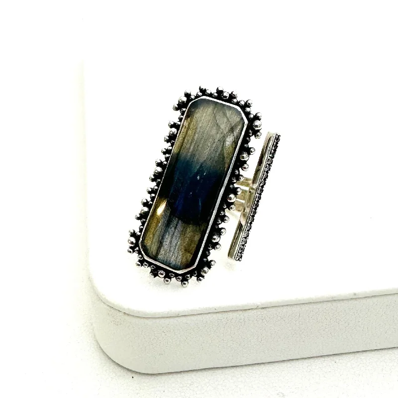 Discounted Jewelry For A Glamorous Look Brilliant Baguettes Lustrous Rings- Labradorite