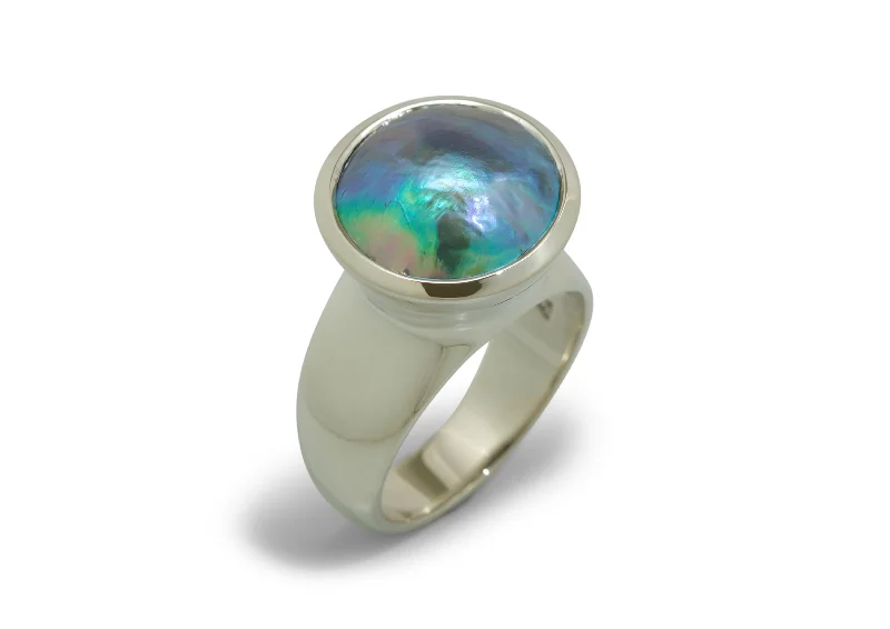 The Perfect Jewelry Piece At The Perfect Discount Luminescent Pāua Pearl Ring, White Gold & Platinum