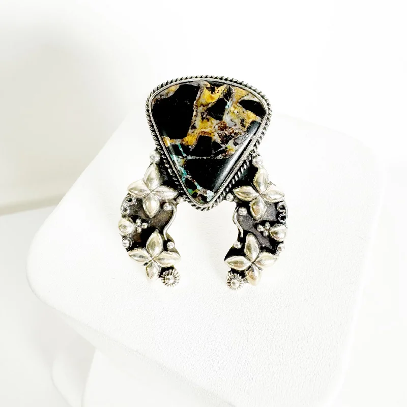 Elegant Necklaces And Bracelets At Limited-Time Offers Ribbon Blackjack Naja Ring