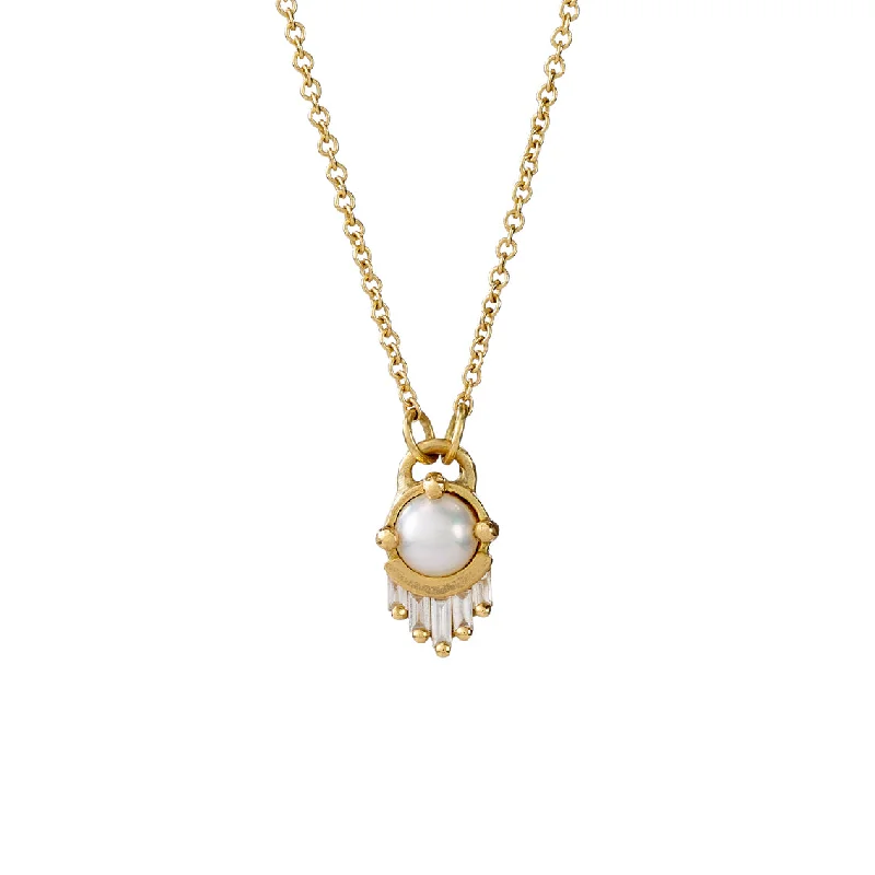 Trendy Minimalist Jewelry For Everyday Wear Pearl and Diamond Necklace in Solid Gold