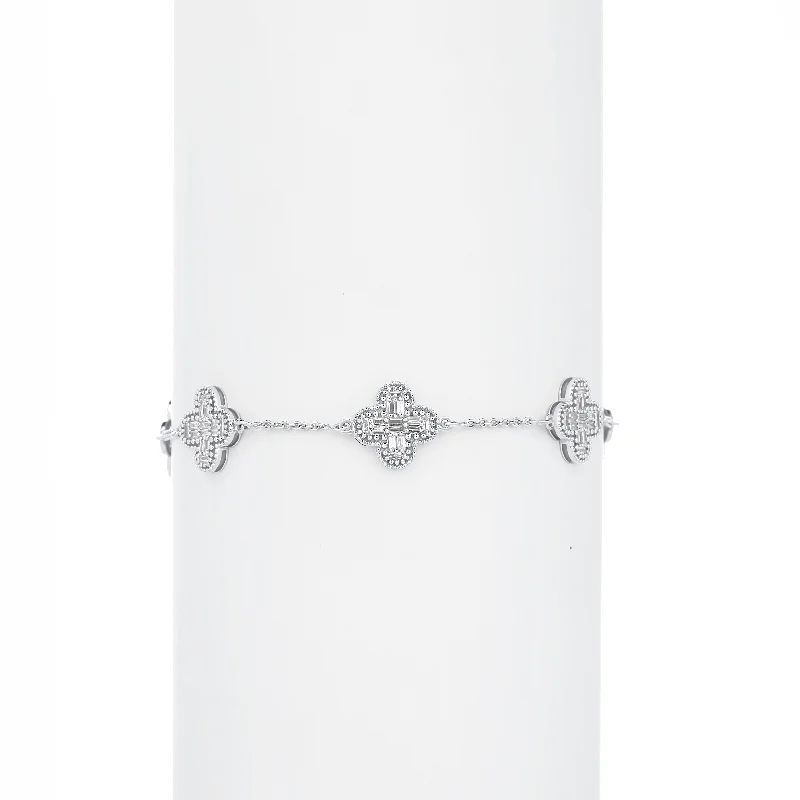 Baguette Clover Diamond Bracelet in 18K Gold