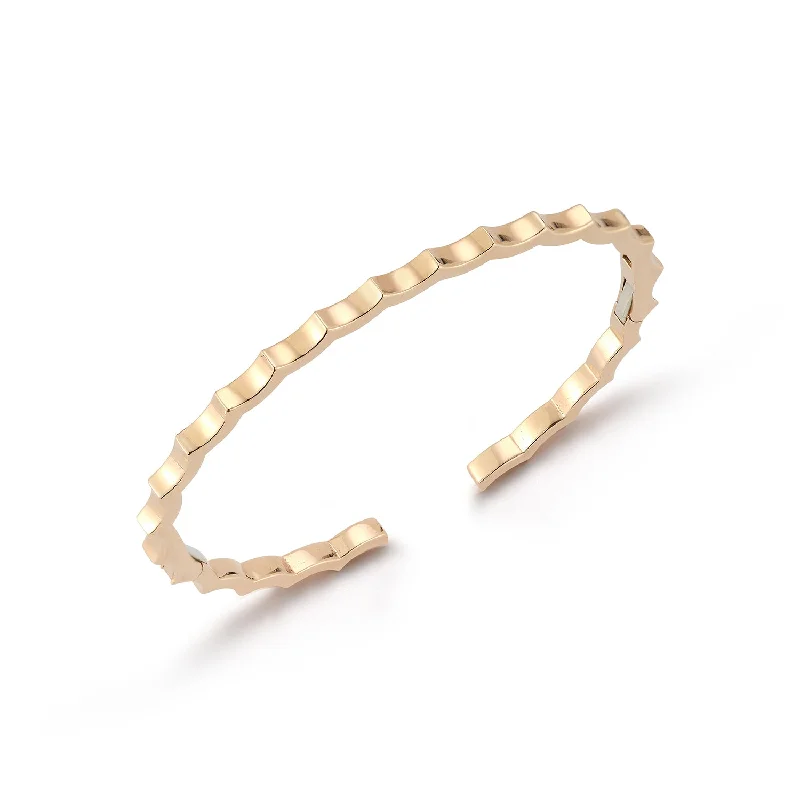 Huge Savings On Premium Jewelry Styles CII 18K GOLD SCALLOPED BRACELET