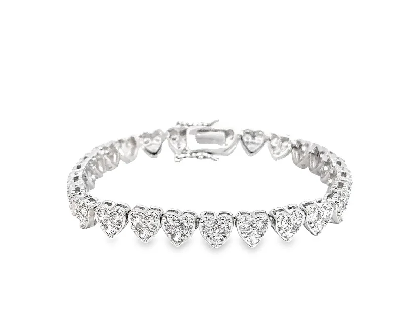 Modern Statement Jewelry For Bold Styling Donna 18k White Gold Plated Silver Heart Bracelet with Simulated Diamond Crystals Modern Statement Jewelry For Bold Styling Donna 18k White Gold Plated Silver Heart Bracelet with Simulated Diamond Crystals