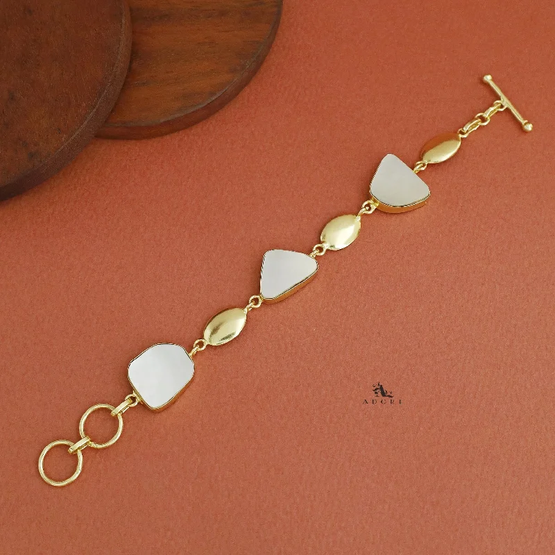 Waterproof Stainless Steel Jewelry For Lasting Beauty Golden Natural MOP Bracelet