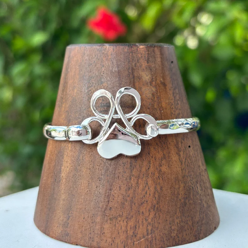 Get The Best Deals On Timeless Jewelry Pieces Paws for Life 5mm Latching Bracelet