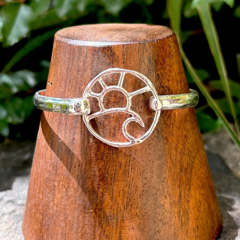 Chic, Trendy, And Affordable Jewelry Sale Sun and Surf 5mm Latch Bracelet