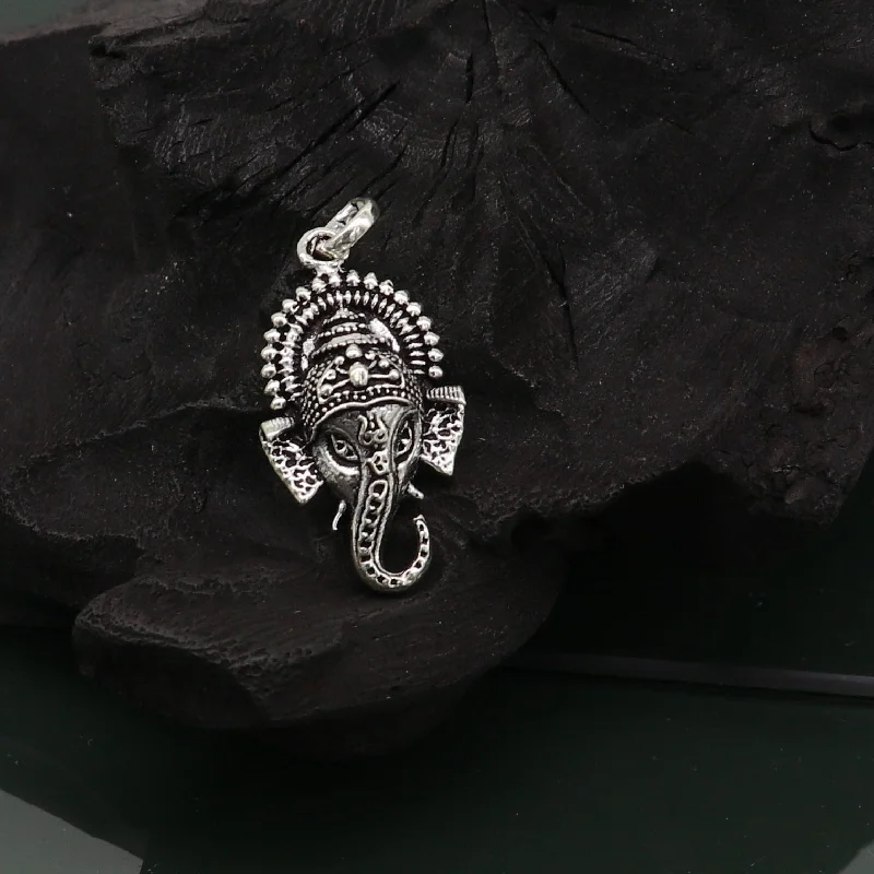 Get The Sparkle You Love At Prices You Adore 925 fine pure silver fabulous Ganesha idol pendant, unique stylish customized pendant, best gifting fancy oxidized pendant necklace ssp401