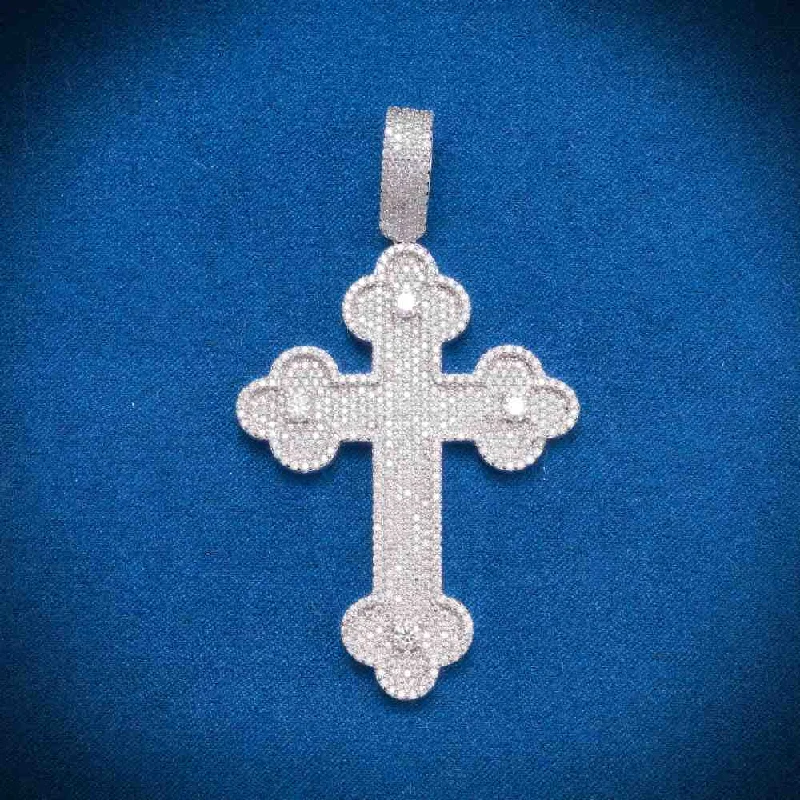 Your Perfect Accessory Now At The Best Price Moissanite Clover Cross Pendant 14K Gold