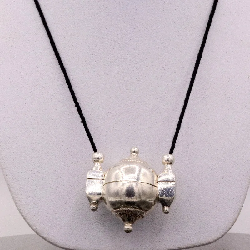 Don't Miss Out On Jaw-Dropping Jewelry Discounts Sterling silver vintage design silver Lord shiva pendant to hold shiva lingam, mantra box prayer box tribal stylish custom jewelry sa06