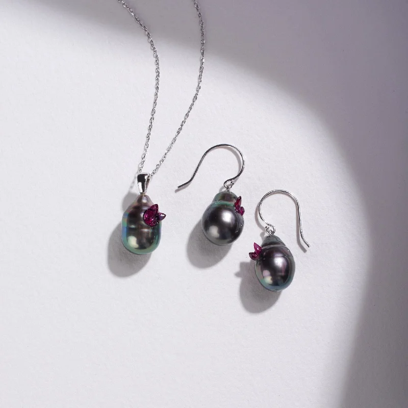 Unmissable Jewelry Sale – Shop Before It's Too Late Point Collection: Tahitian Drop Pearl Pendant and Earrings Set with Rubies